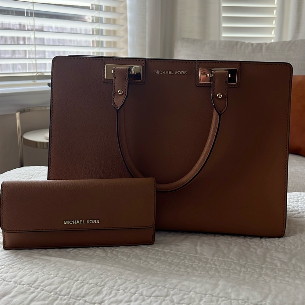 Brown leather Michael Kors purse & wallet